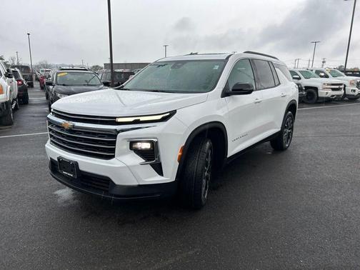 Summit White 2026 Chevrolet Traverse LT