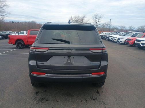 Metallic 2026 Jeep Grand Cherokee Limited