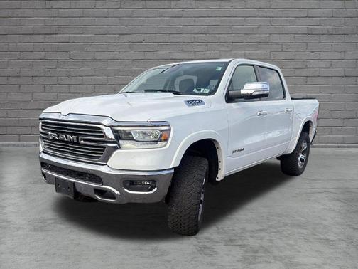 Bright White Clearcoat 2020 RAM 1500 Laramie