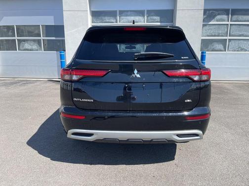 Black 2024 Mitsubishi Outlander