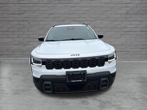 Bright White Clearcoat 2026 Jeep Cherokee LAREDO/LIMITED