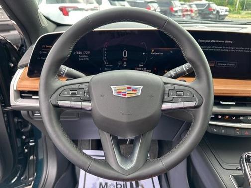 2025 Cadillac XT4 Premium Luxury