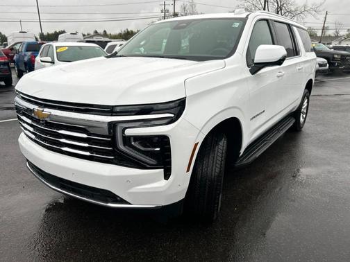 Summit White 2026 Chevrolet Suburban LT