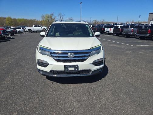 White 2016 Honda Pilot Elite