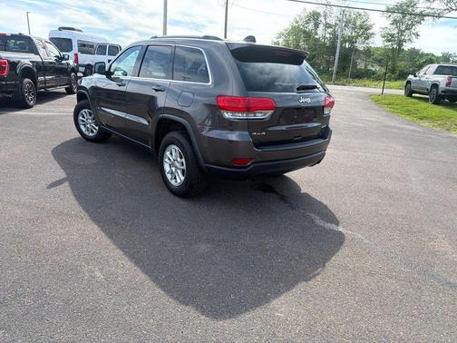 Granite Crystal Clearcoat Metallic 2019 Jeep Grand Cherokee Laredo E