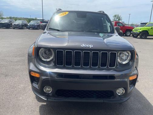 Granite Crystal Clearcoat Metallic 2019 Jeep Renegade Latitude
