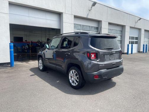 Granite Crystal Clearcoat Metallic 2019 Jeep Renegade Latitude