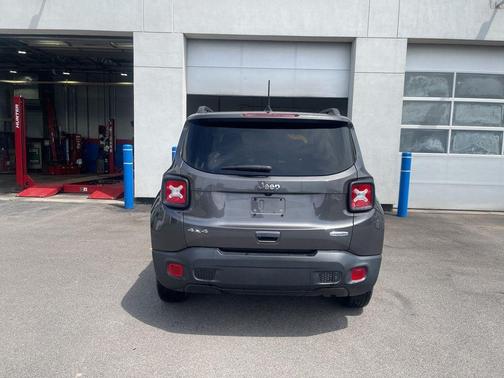 Granite Crystal Clearcoat Metallic 2019 Jeep Renegade Latitude