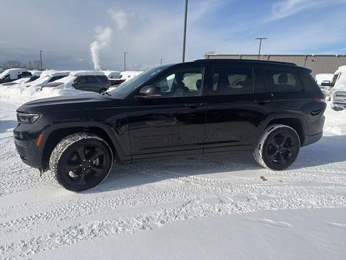2022 Jeep Grand Cherokee L Laredo