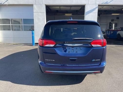 2017 Chrysler Pacifica Hybrid Touring Plus