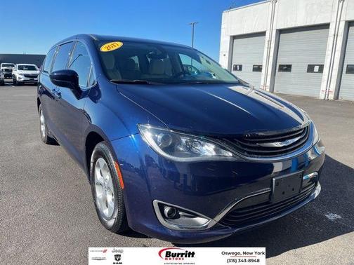 2017 Chrysler Pacifica Hybrid Touring Plus