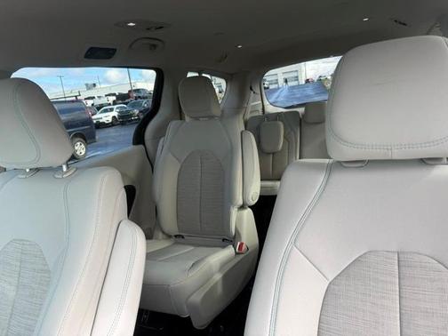 2017 Chrysler Pacifica Hybrid Touring Plus