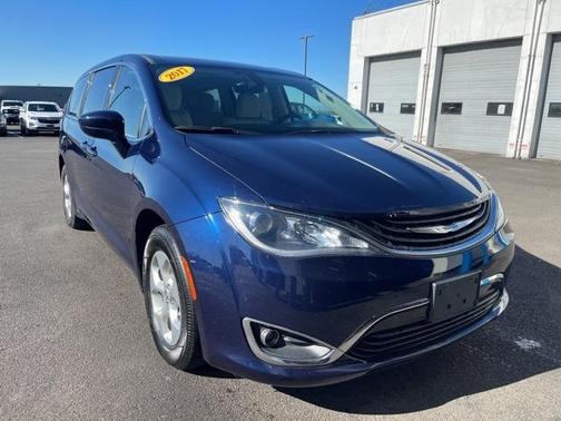 2017 Chrysler Pacifica Hybrid Touring Plus