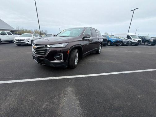 Black Cherry Metallic 2022 Chevrolet Traverse LT Cloth