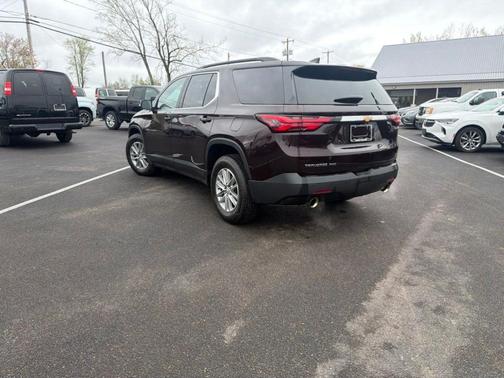 Black Cherry Metallic 2022 Chevrolet Traverse LT Cloth