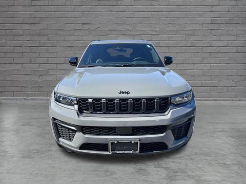 Sting-Gray Clearcoat 2027 Jeep Grand Cherokee Limited 4x2