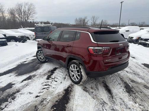 2022 Jeep Compass Latitude Lux