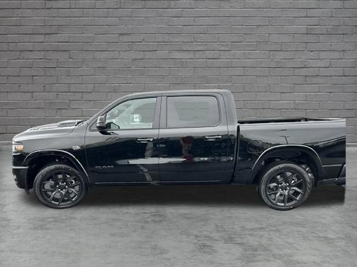 Diamond Black Crystal Pearlcoat 2027 RAM 1500 Laramie