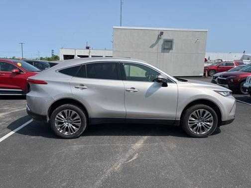 2022 Toyota Venza XLE