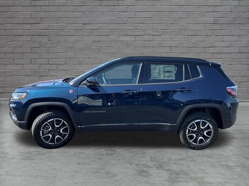 Fathom Blue Pearl Coat 2026 Jeep Compass Trailhawk