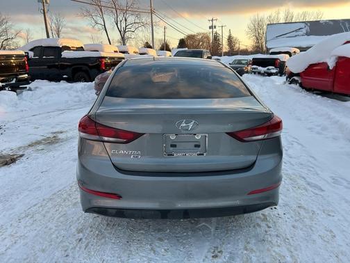 2018 Hyundai ELANTRA SE