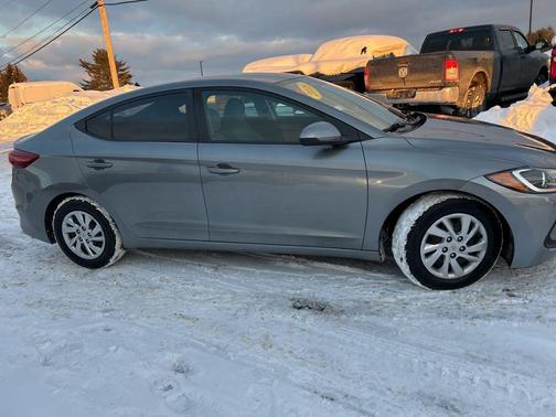 2018 Hyundai ELANTRA SE