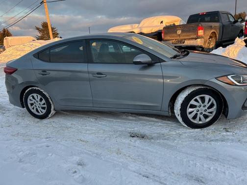 2018 Hyundai ELANTRA SE