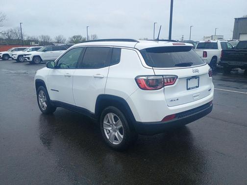 Bright White Clearcoat 2022 Jeep Compass Latitude