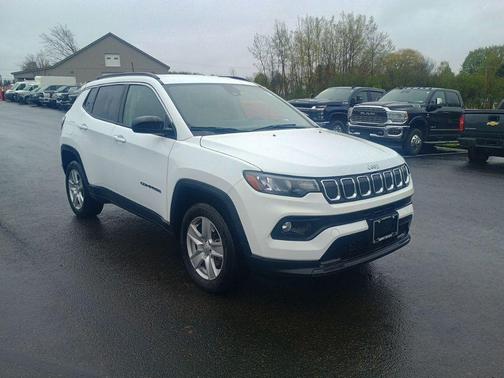 Bright White Clearcoat 2022 Jeep Compass Latitude
