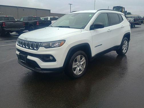 Bright White Clearcoat 2022 Jeep Compass Latitude