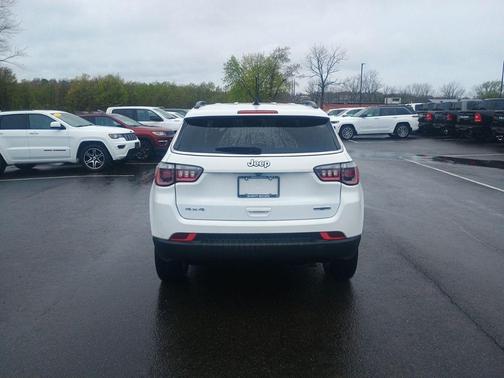 Bright White Clearcoat 2022 Jeep Compass Latitude