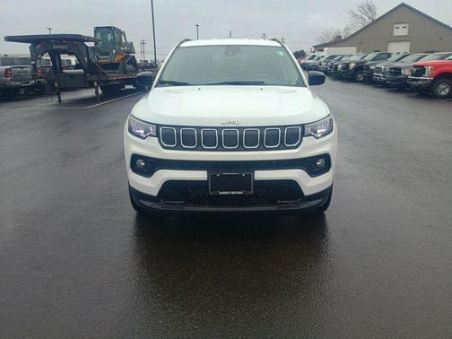 Bright White Clearcoat 2022 Jeep Compass Latitude