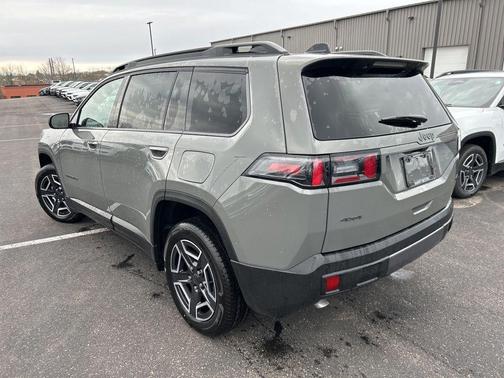 Sting Gray Clearcoat 2026 Jeep Cherokee LAREDO/LIMITED