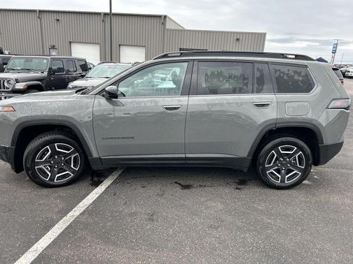 Sting Gray Clearcoat 2026 Jeep Cherokee LAREDO/LIMITED