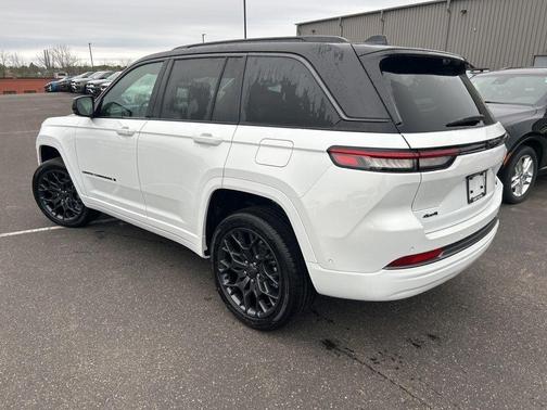Bright White Clearcoat 2026 Jeep Grand Cherokee Summit