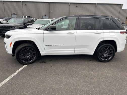 Bright White Clearcoat 2026 Jeep Grand Cherokee Summit