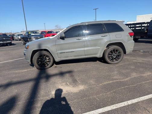 Sting Gray Clearcoat 2021 Jeep Grand Cherokee Laredo X