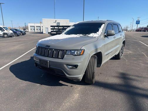 Sting Gray Clearcoat 2021 Jeep Grand Cherokee Laredo X