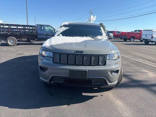 Sting Gray Clearcoat 2021 Jeep Grand Cherokee Laredo X