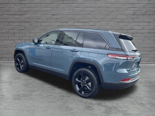 Steel Blue 2027 Jeep Grand Cherokee Limited Reserve 4x4