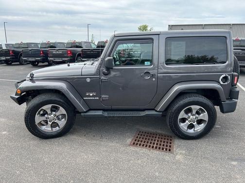 Granite Crystal Clearcoat Metallic 2016 Jeep Wrangler Sahara