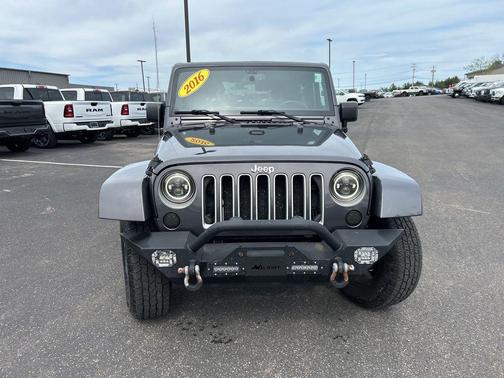 Granite Crystal Clearcoat Metallic 2016 Jeep Wrangler Sahara