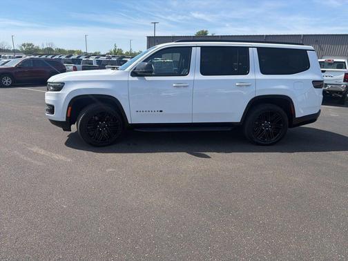 Bright White Clearcoat 2023 Jeep Wagoneer Series II