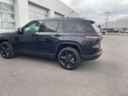 Diamond Black 2026 Jeep Grand Cherokee Limited