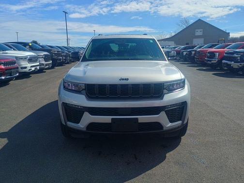 Silver Zynith 2026 Jeep Grand Cherokee Limited