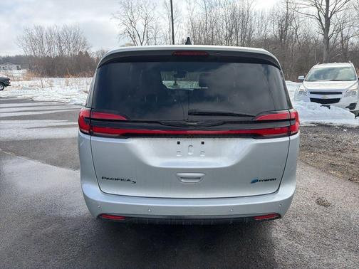 2023 Chrysler Pacifica Hybrid Limited