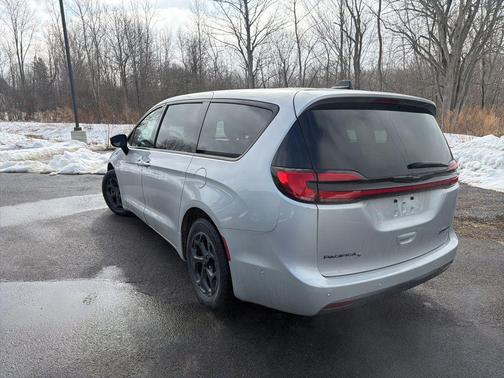 2023 Chrysler Pacifica Hybrid Limited
