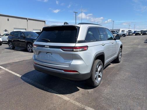 Silver Zynith 2026 Jeep Grand Cherokee Limited