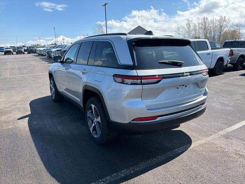 Silver Zynith 2026 Jeep Grand Cherokee Limited