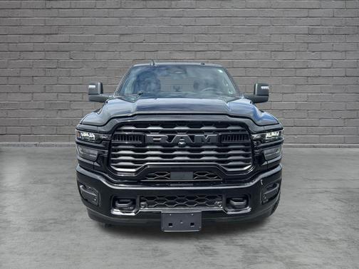 Diamond Black Crystal Pearlcoat 2026 RAM 2500 Big Horn